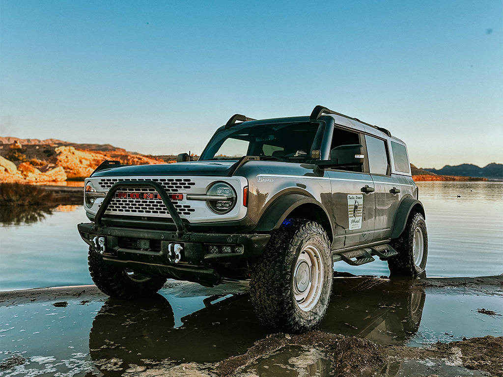 2023 BRONCO WILDTRAK - Knight - Carbonized Grey