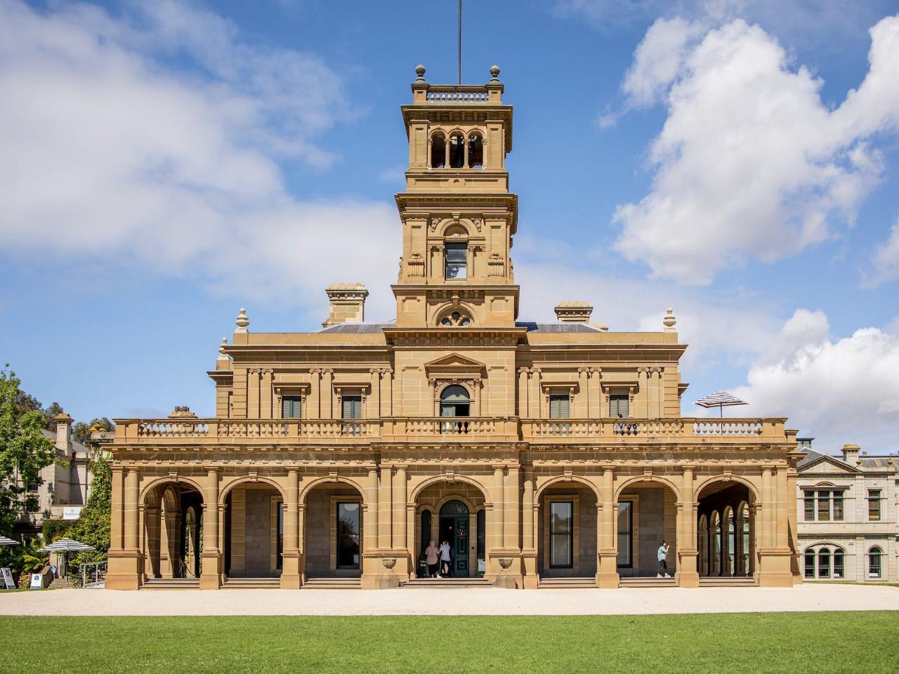 Werribee Zoo & Werribee Mansion Tour