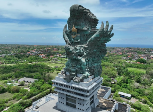 ACCESSIBLE TOUR HALF DAY - GWK Cultural Park (includes visit to the top of the statue) + Uluwatu Temple + Sunset