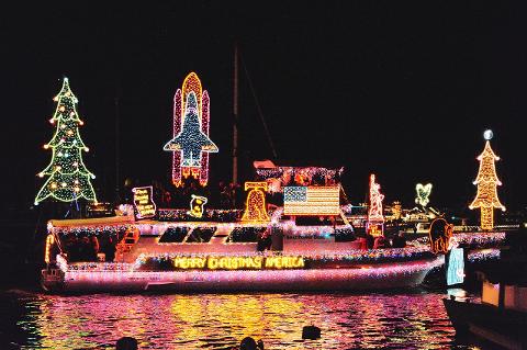 $20 Holiday Lights Cruise - Balboa Island - Davey's Locker