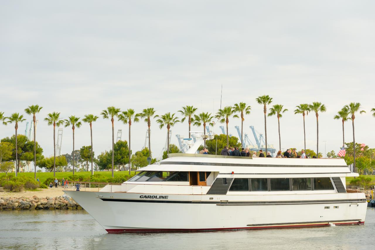 45Minute Narrated Harbor Tour from LONG BEACH Harbor Breeze Cruises
