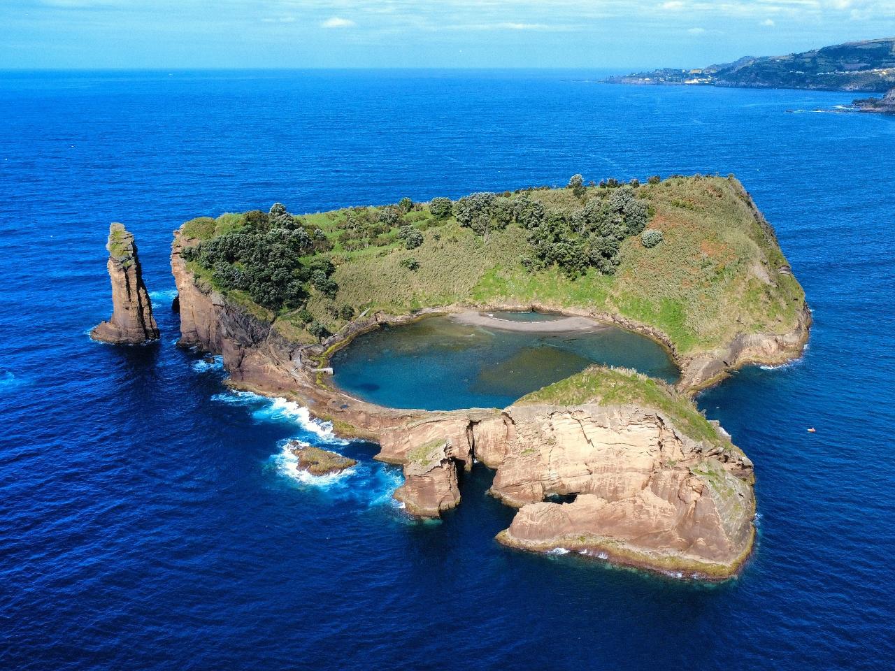 Vila Franca Islet: Inside & Outside Sightseeing