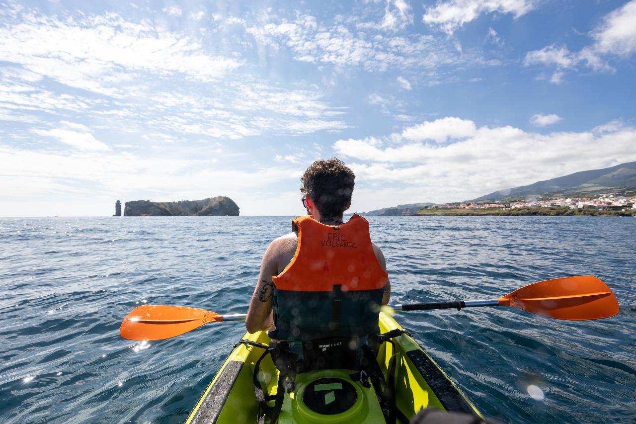 Kayak Guided Tour to Ilhéu de Vila Franca do Campo - Entrance included