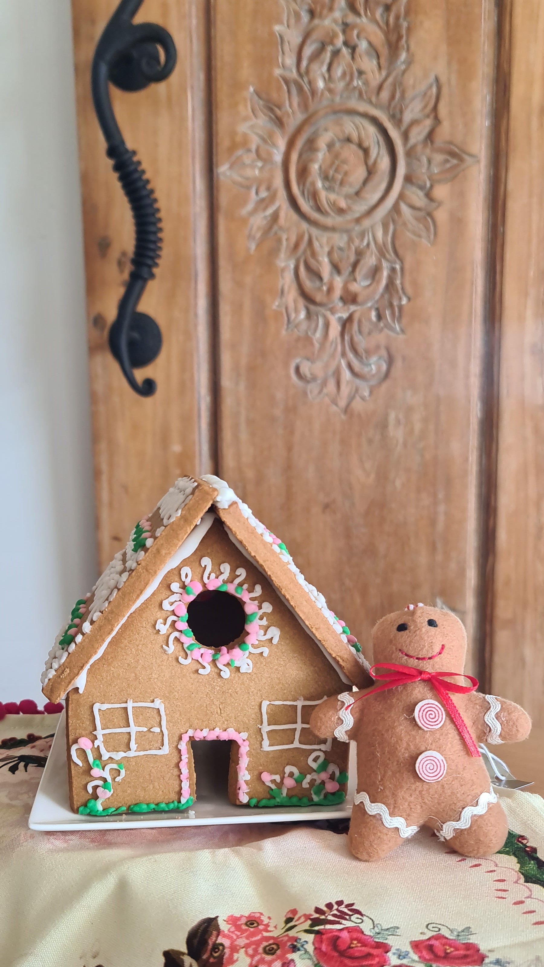 Friday morning - Gingerbread House Decorating