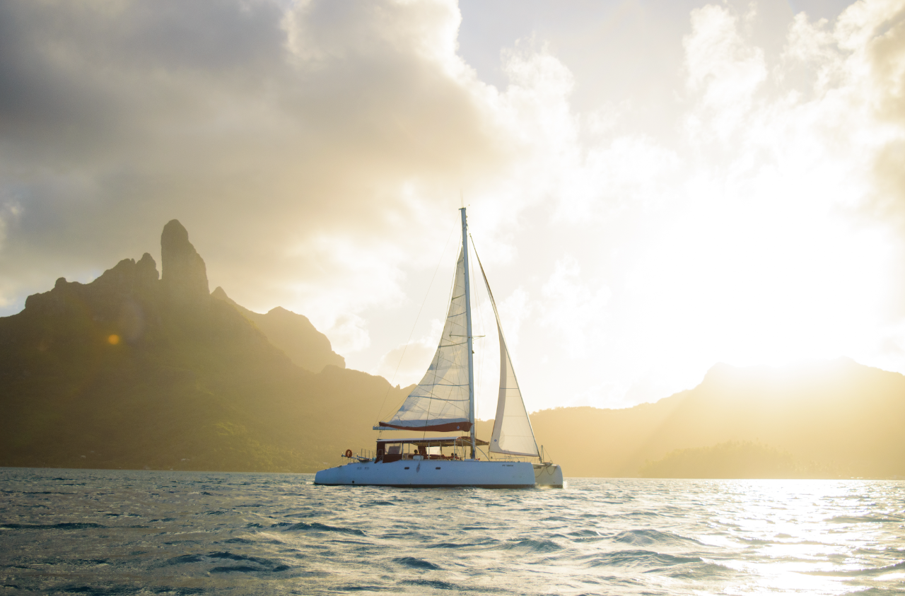 Bora-Bora Maxi-Cata Sailing Tour & Sunset