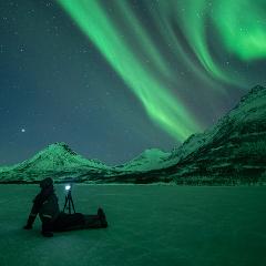 Northern Lights Expedition Active Tour - Extra Small group 6 max - 4x4 vehicle - Hiking / Snowshoeing & Photography