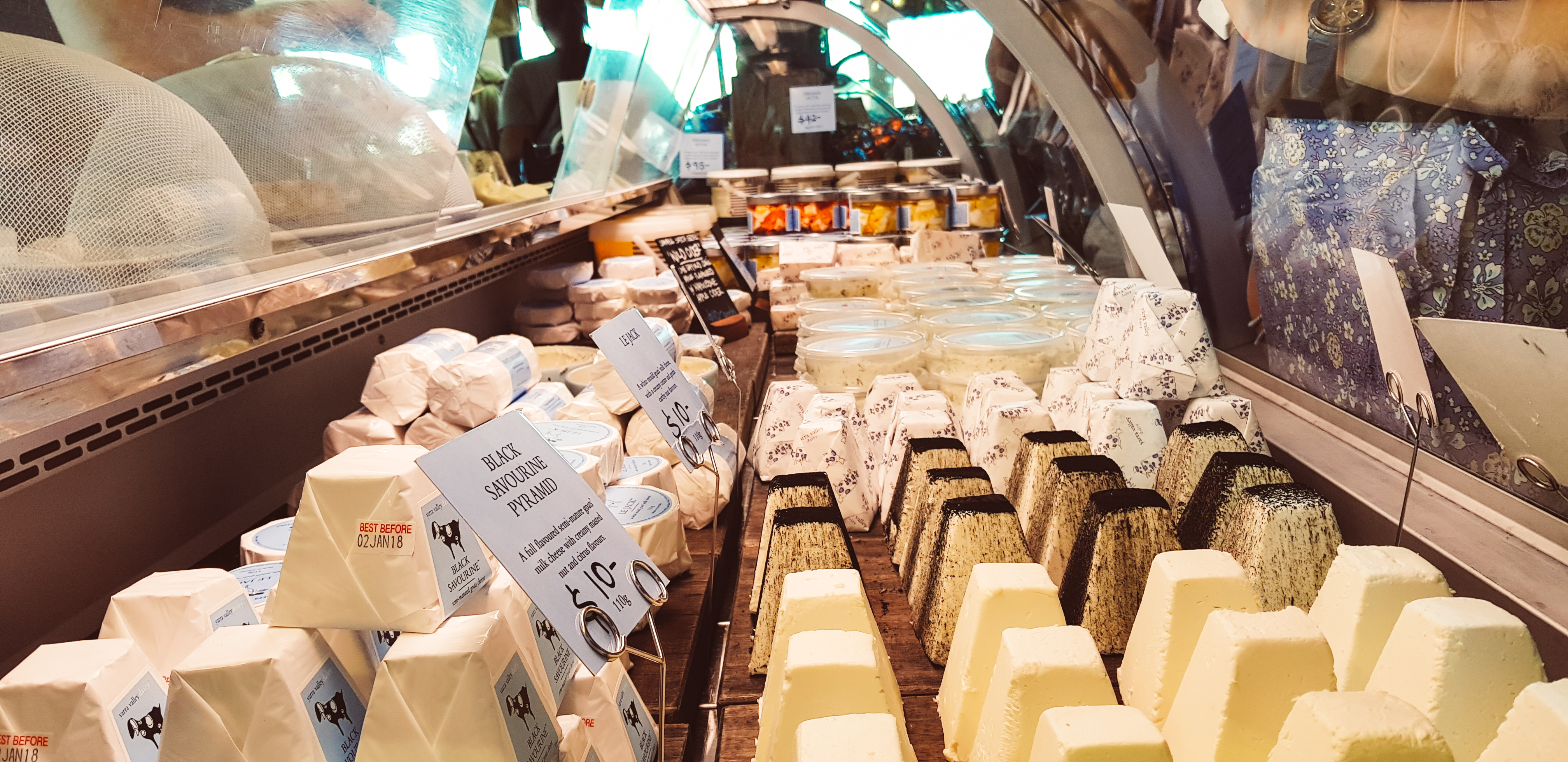 HAPPY GIRLS & BOYS | Yarra Valley Wines, Gins/Beers, Cheese & Chocolate Tour from Melbourne