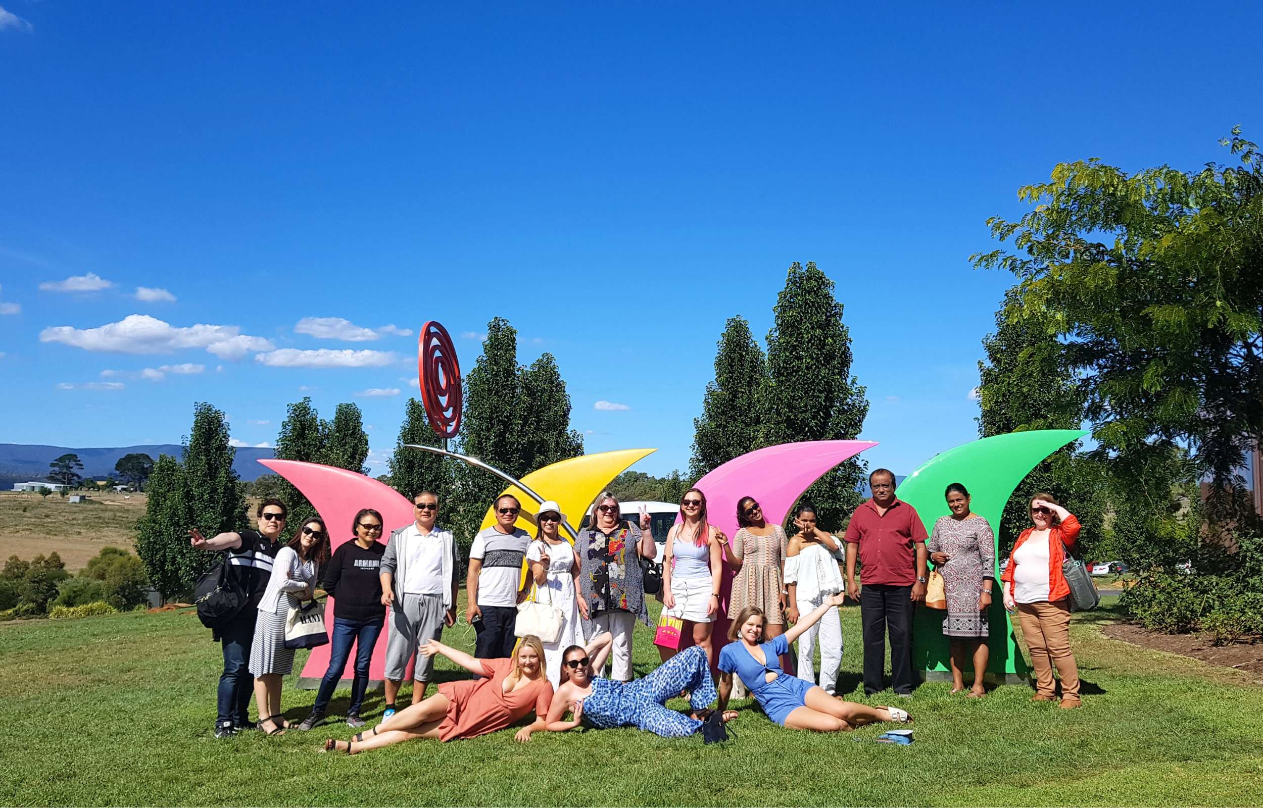 HAPPY GIRLS & BOYS |