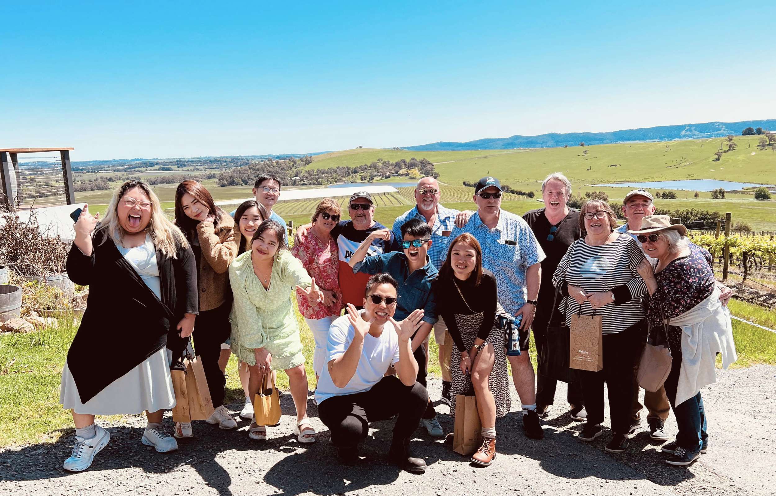 HAPPY GIRLS & BOYS |