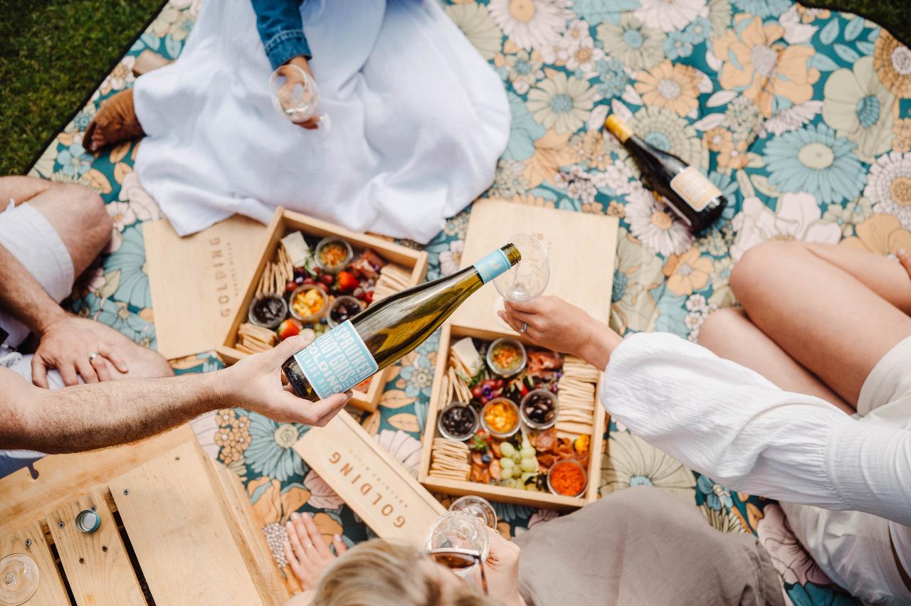 Hamper In The Hills