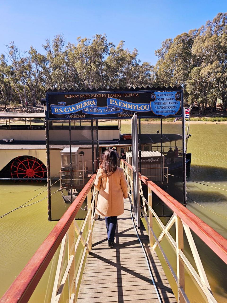 Murray River Paddle Steamers & Wine Tour
