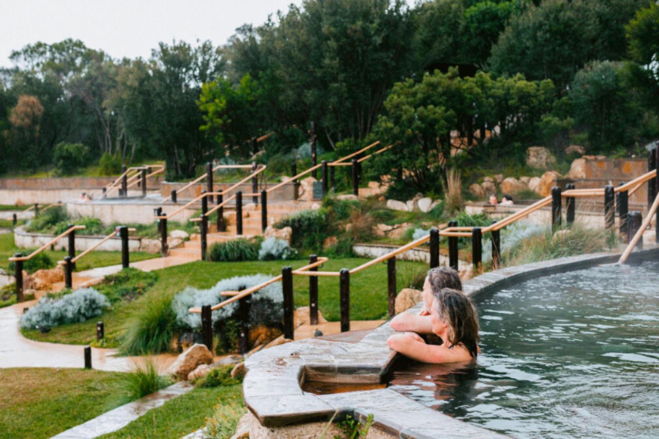 Mornington Peninsula Wine, Bays, and Hot Springs Tour