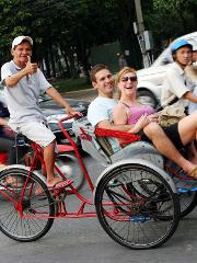 Private Ho Chi Minh City Foodie By Night Motorbike Ride and Xích-lô Tour