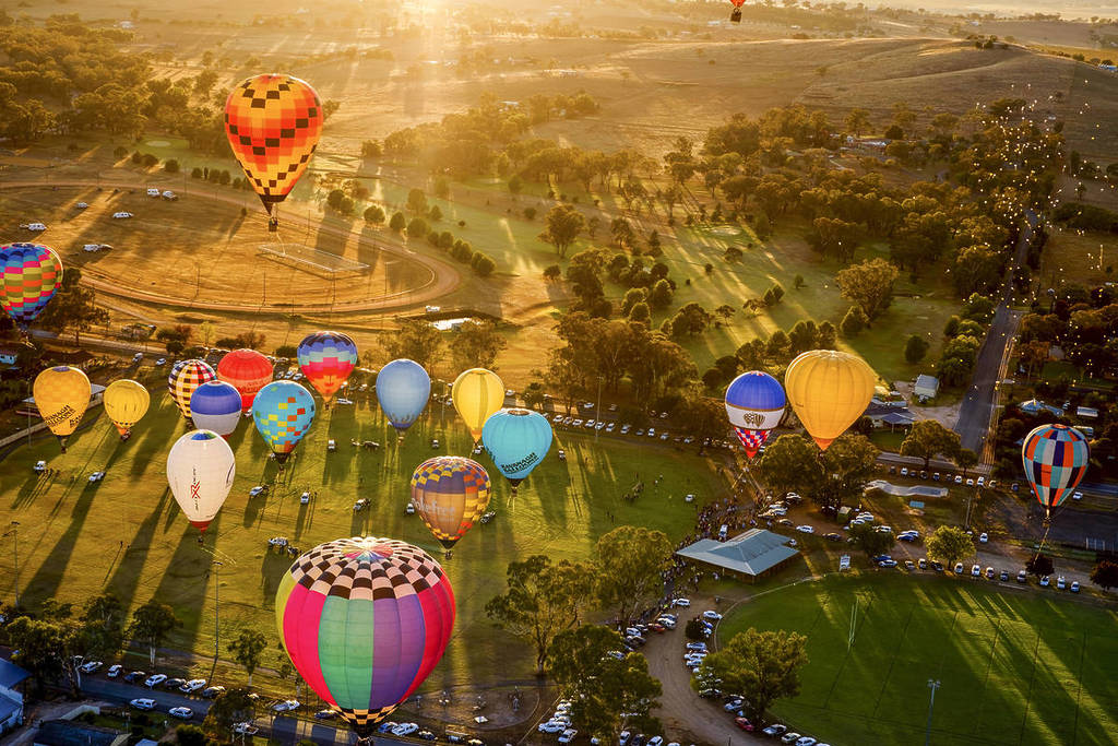 CANOWINDRA INT BALLOON FESTIVAL
