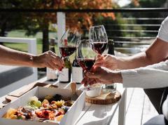 Gourmet Lunch Hamper for 4 - 6  + Sauvignon Blanc