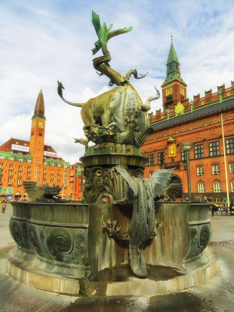 Sightseeing, 6 hours, Copenhagen Bus, walk & canal tour
