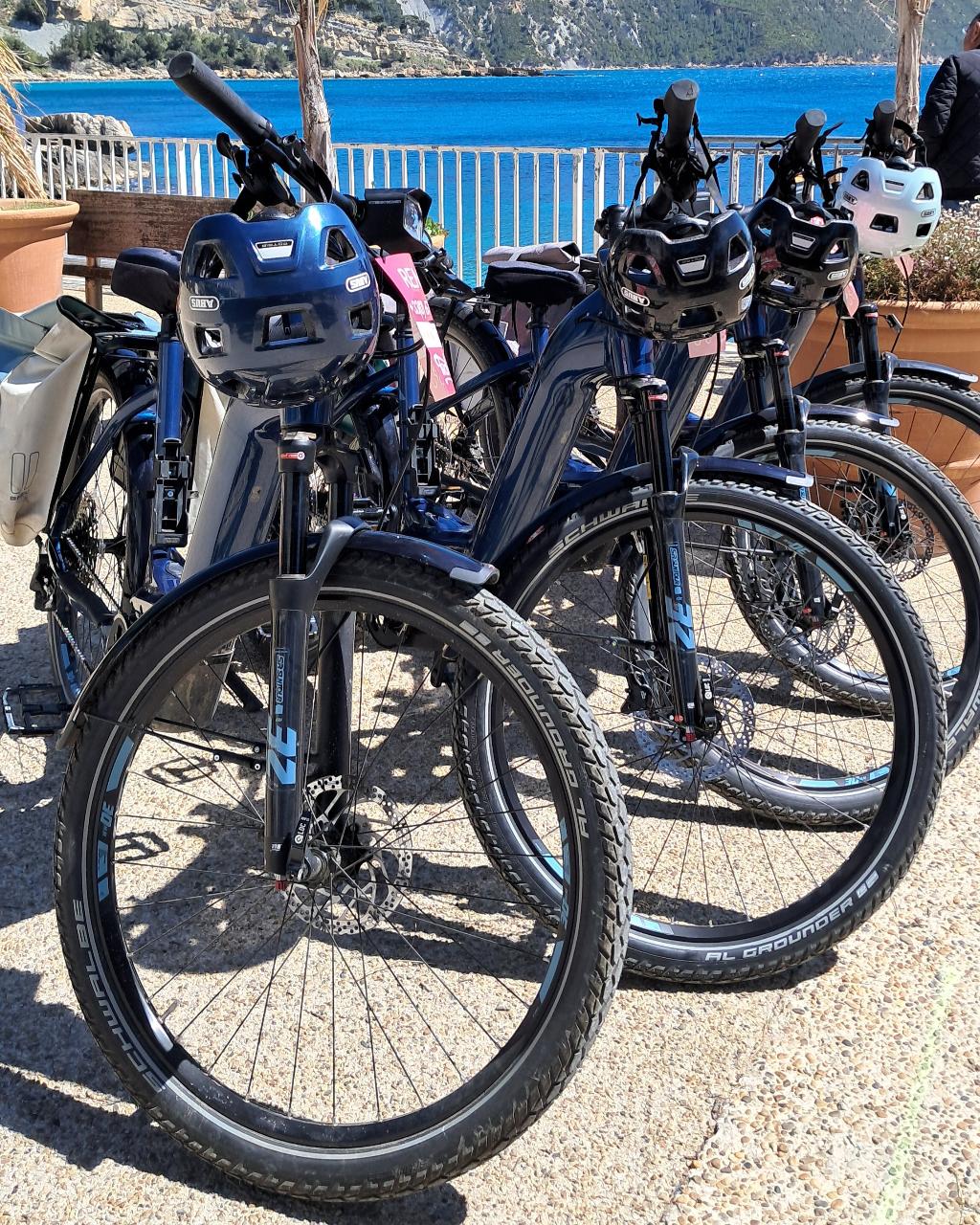 Location velo electrique trekking type itinerance Cassis - E trekking bike type roaming rental Cassis