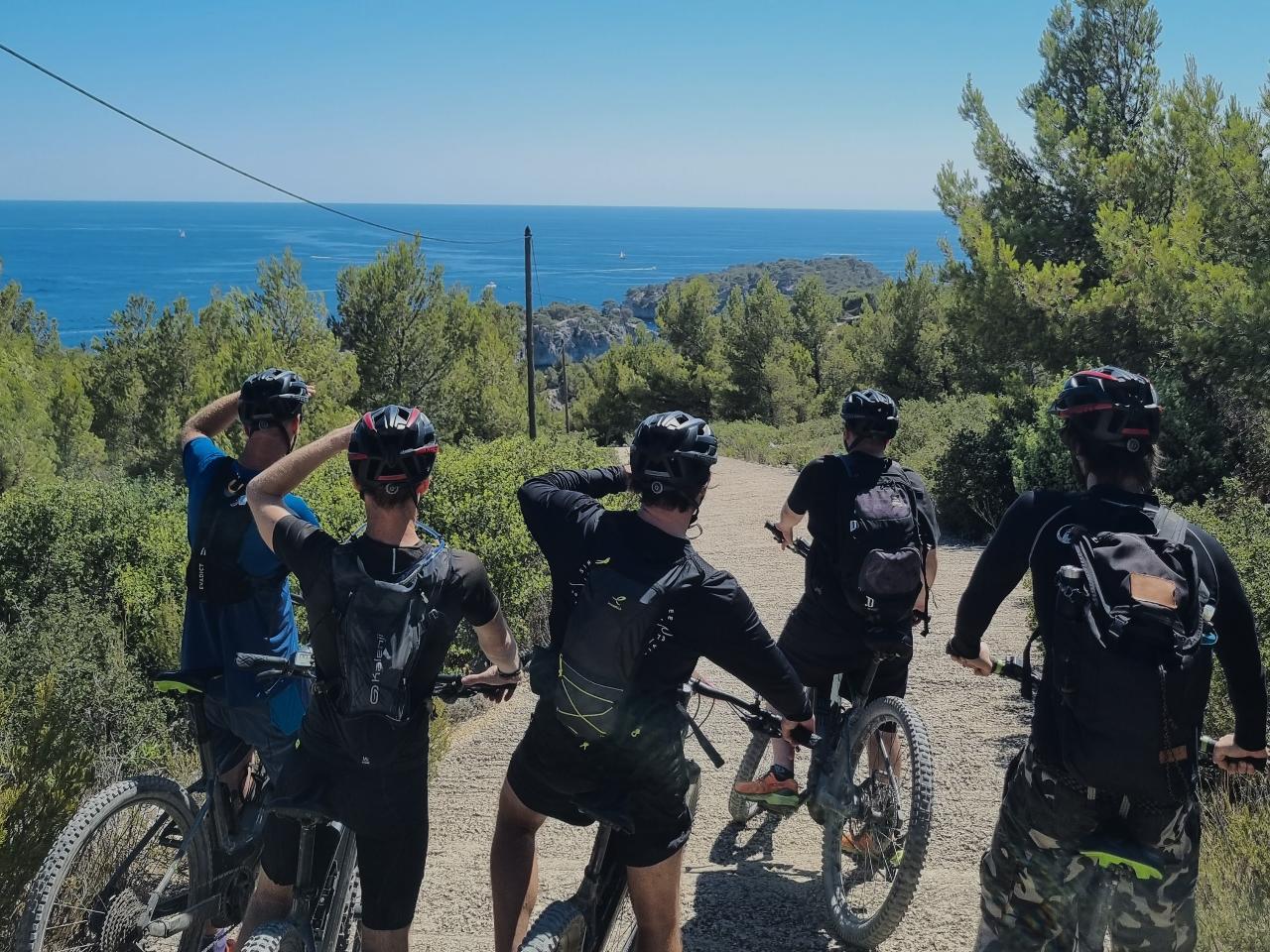 Tour velo ou VTT electrique CASSIS OFFRE EVJF / EVG - E bike or E mountain bike CASSIS BACHELOR PARTY GROUP OFFER 