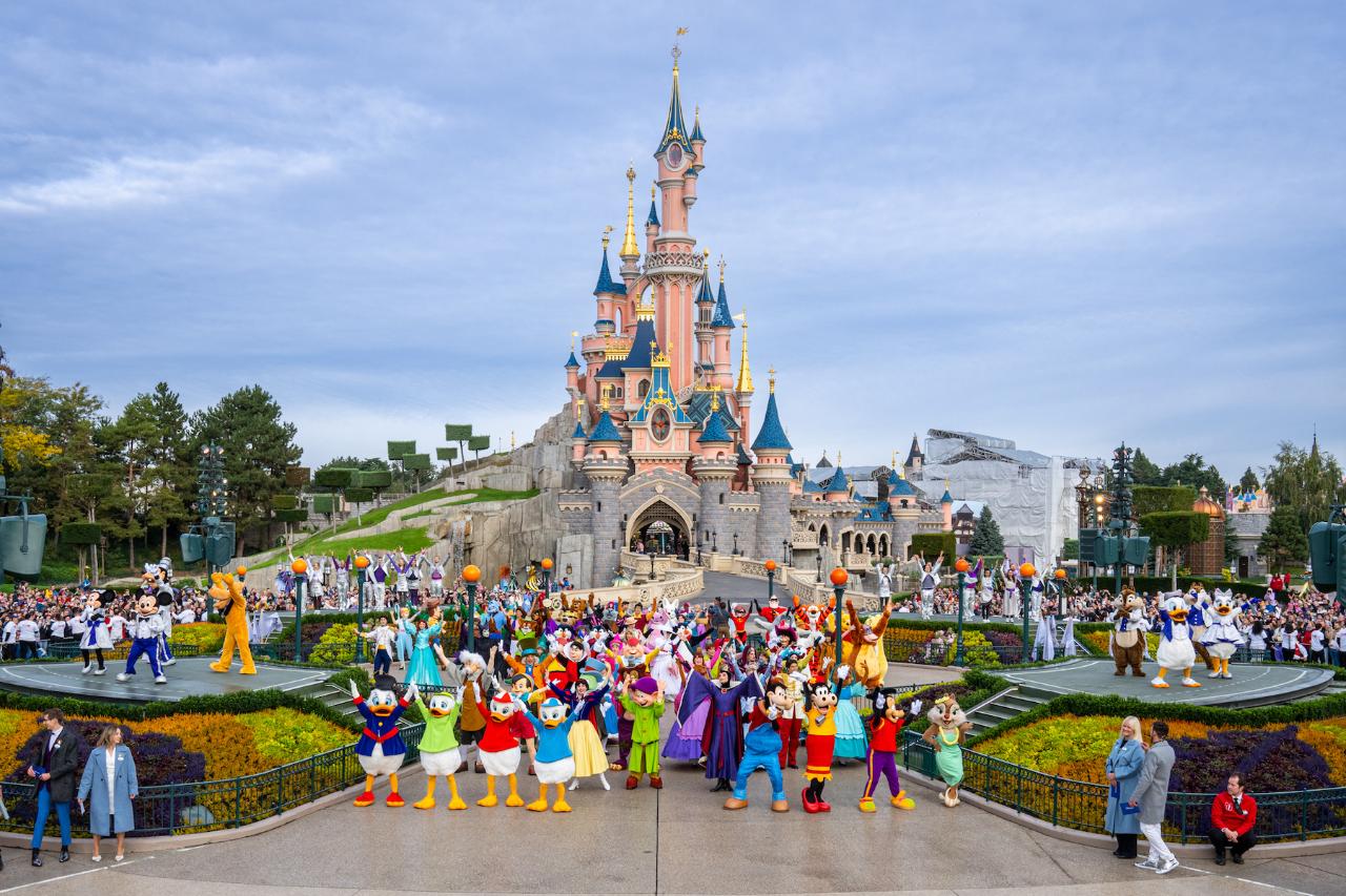 Disneyland Paris - Travel - Christmas