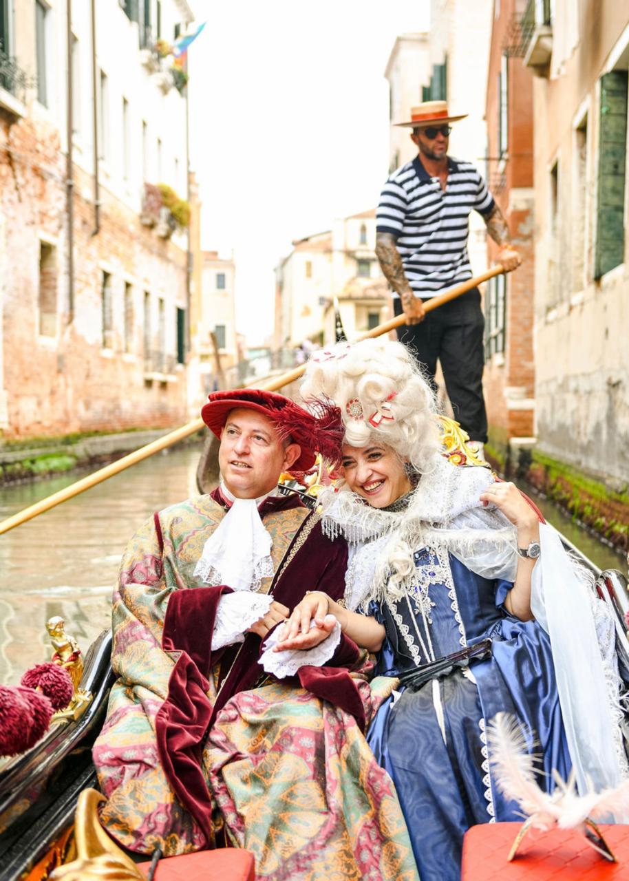 A delightful dress-up experience including professional photoshoot and gondola