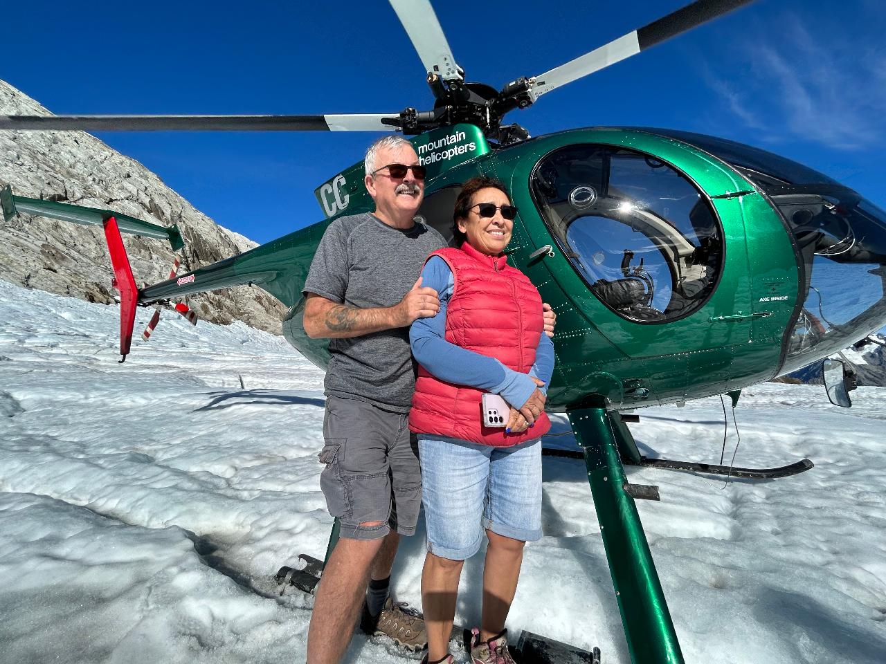 30min Twin Glacier Flight with Snow Landing 