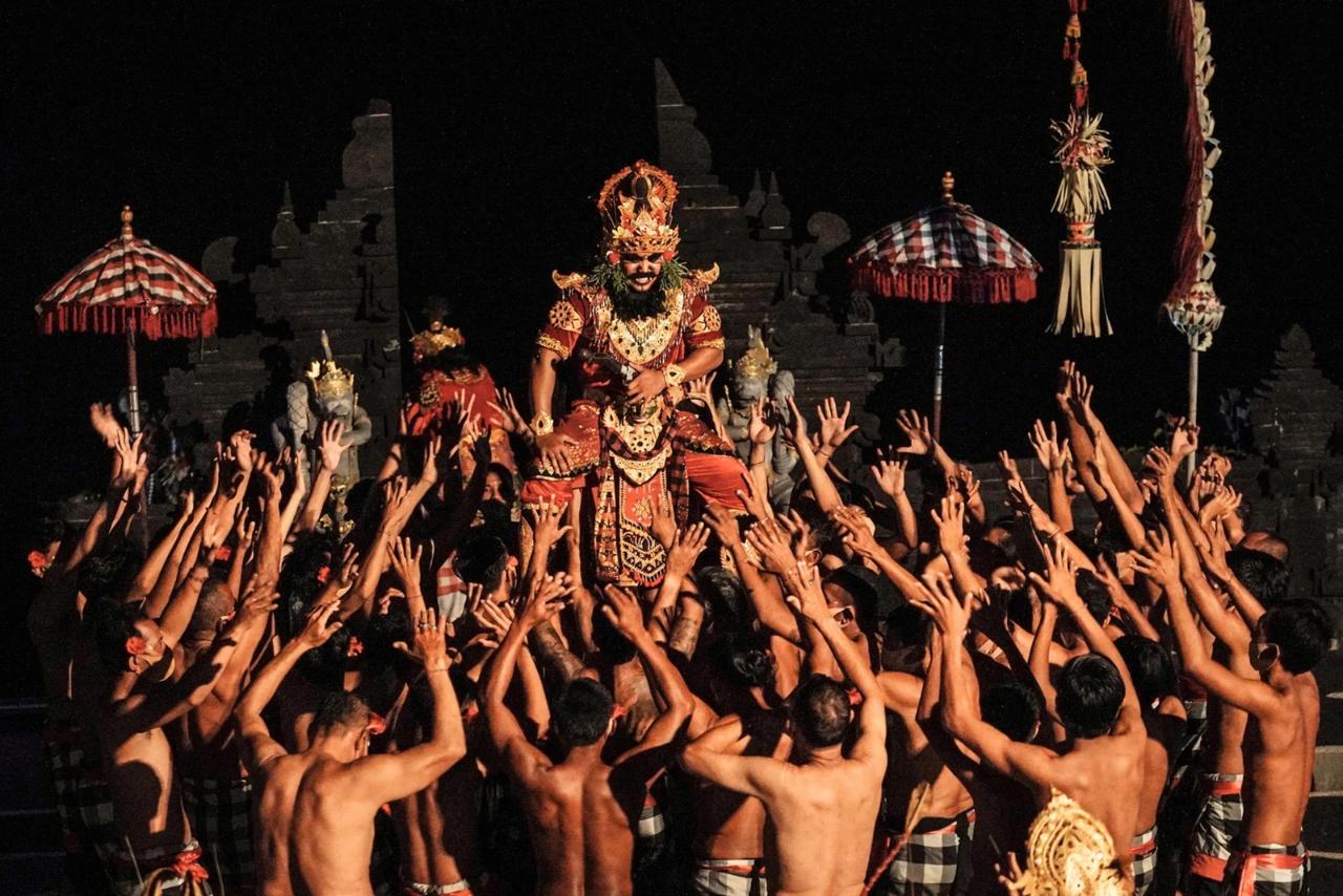 Kecak Dance At Uluwatu + Dinner
