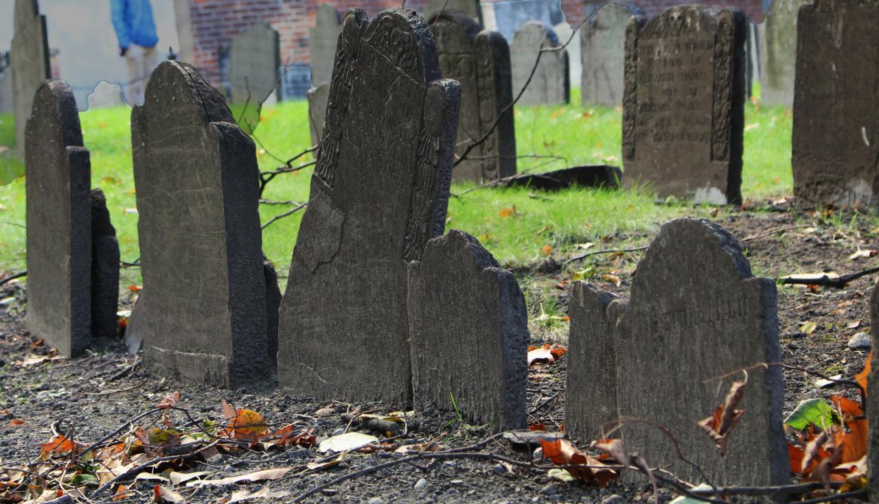 Salem:  Self-Guided Scary Ghosts & Witch Trials Audio Tour in 6 Languages