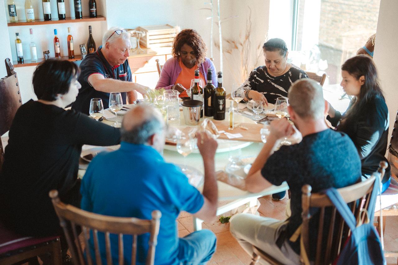 Pasta Class Florence: Truffle hunt with Fresh Pasta lunch, Wine tasting & Old Villa tour and San Gimignano — Chianti Classico - Photo 8