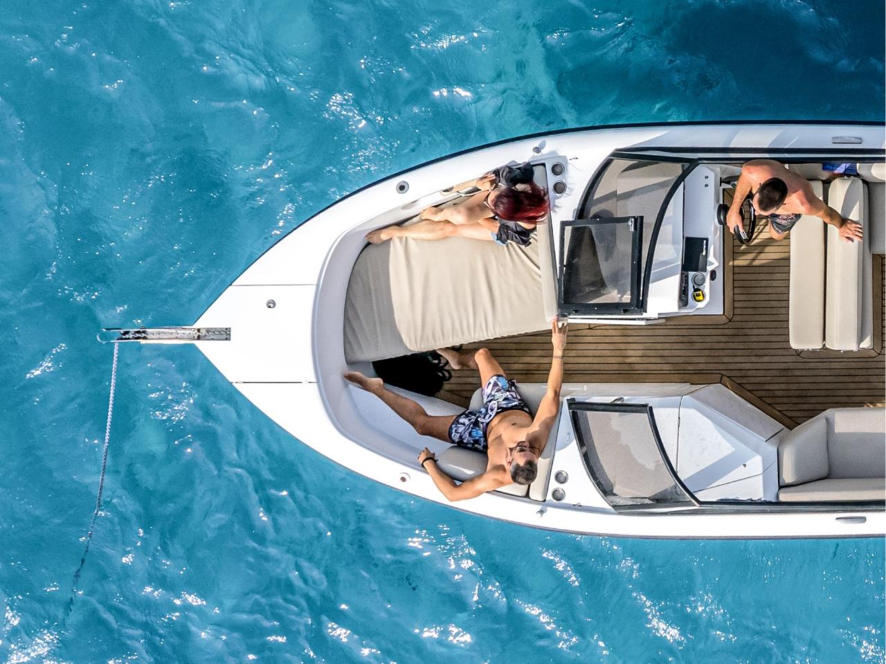 Half-day Tour - Boat: Rand 27 Supreme starting at 10:30 and 15:00