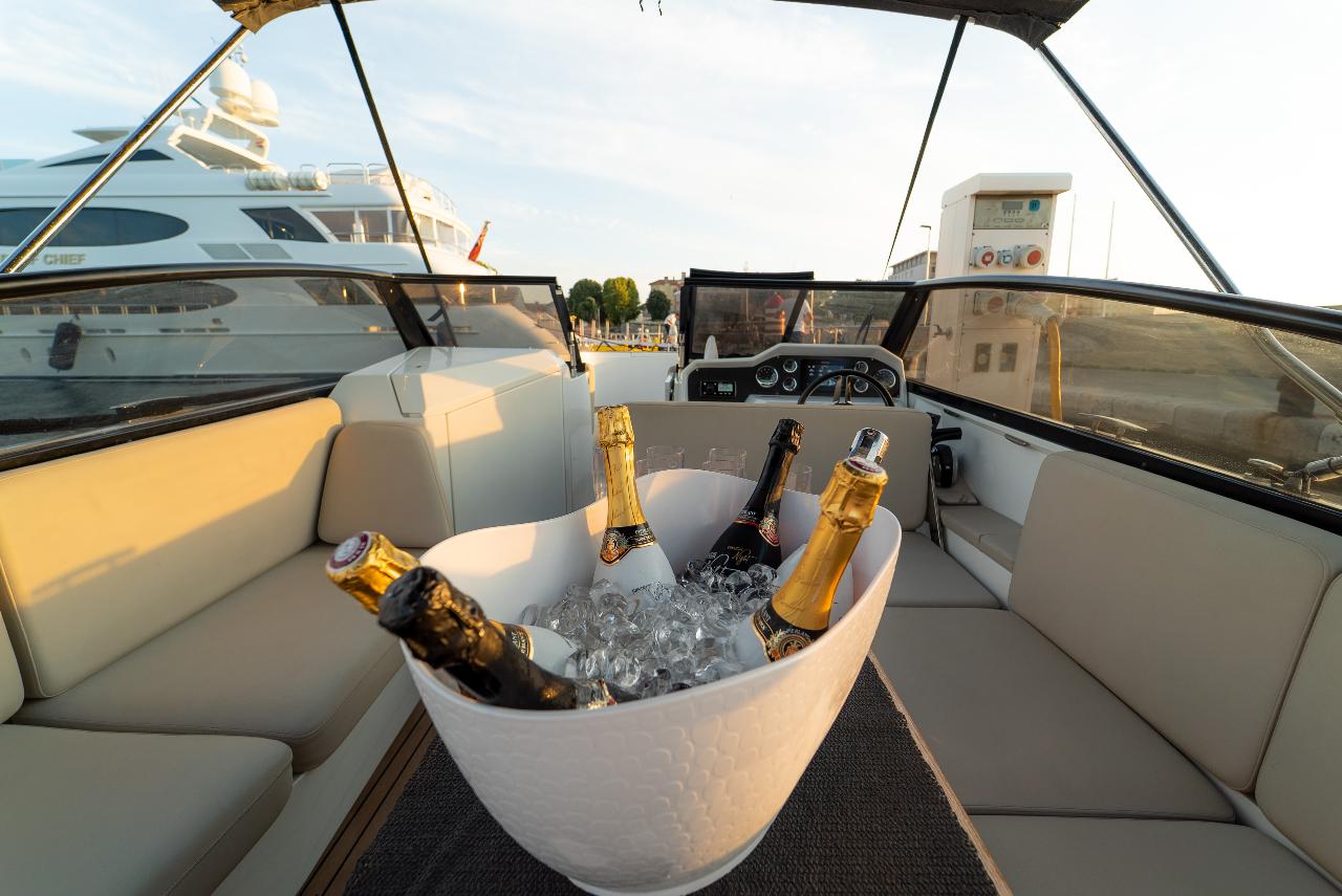 Sunset Tour - Boat: Rand 27