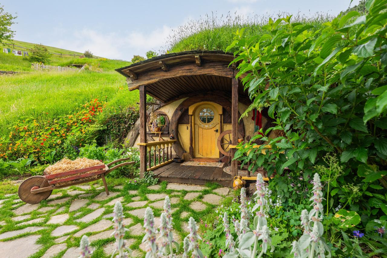 Private Hobbiton Behind the Scenes – Day Trip from Auckland