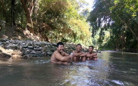 mandi_sungai