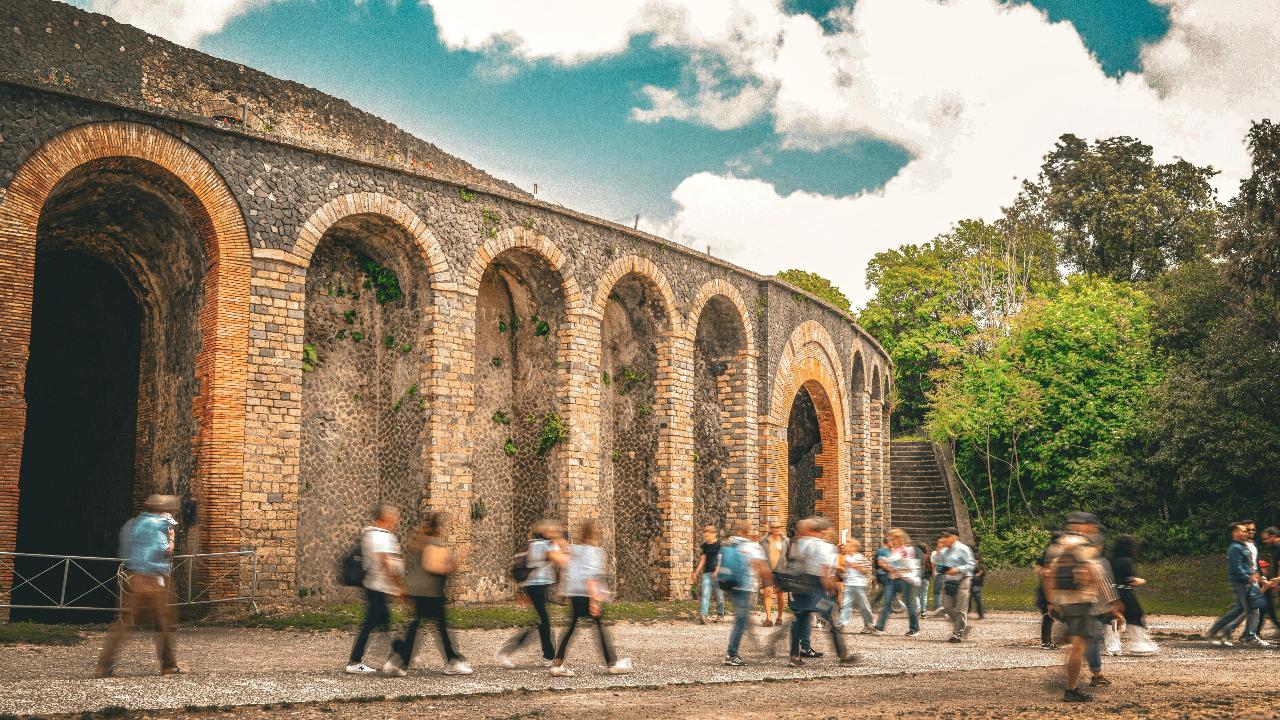 Pompeii: Skip-the-Line Entry Ticket and App Audio Guide with Suburban Villas