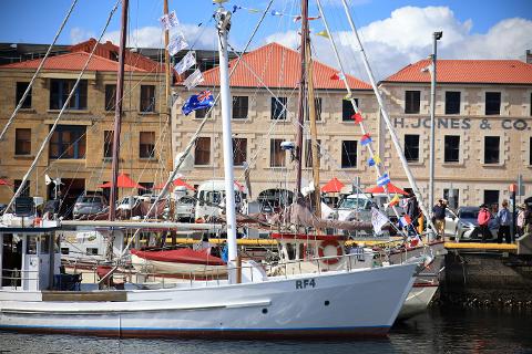Cruise_Ships_Tasmania_1