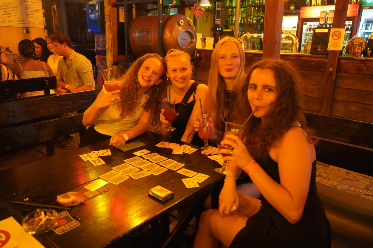 Reeperbahn Pub Crawl + free shots + Drinking Games & Photographer