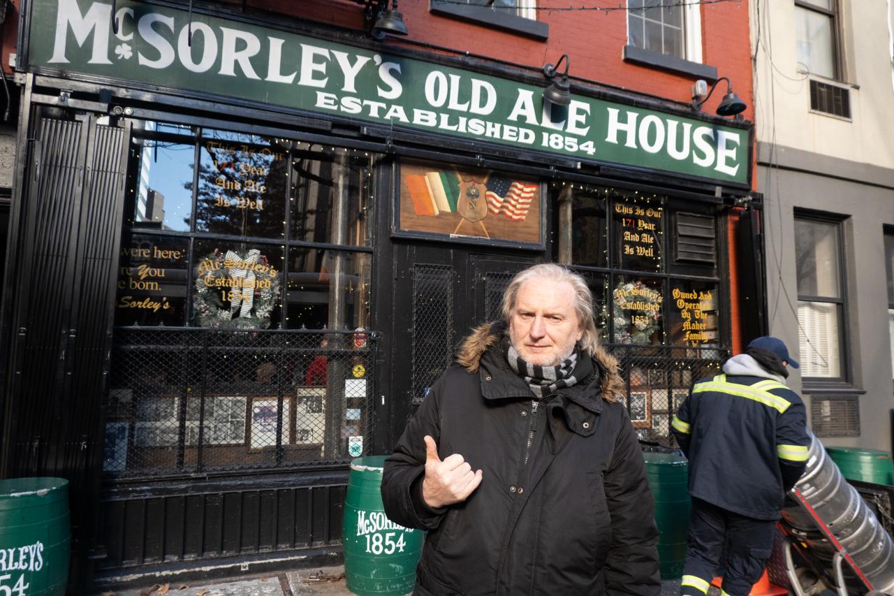 Private Irish Pubs, Music and Culture Tour with an Irish Musician
