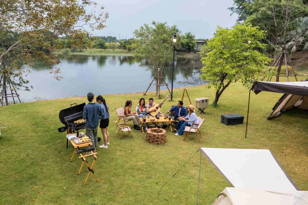 Brew with a View: Lakeside Coffee & Picnic