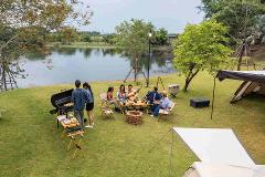 Brew with a View: Lakeside Coffee & Picnic