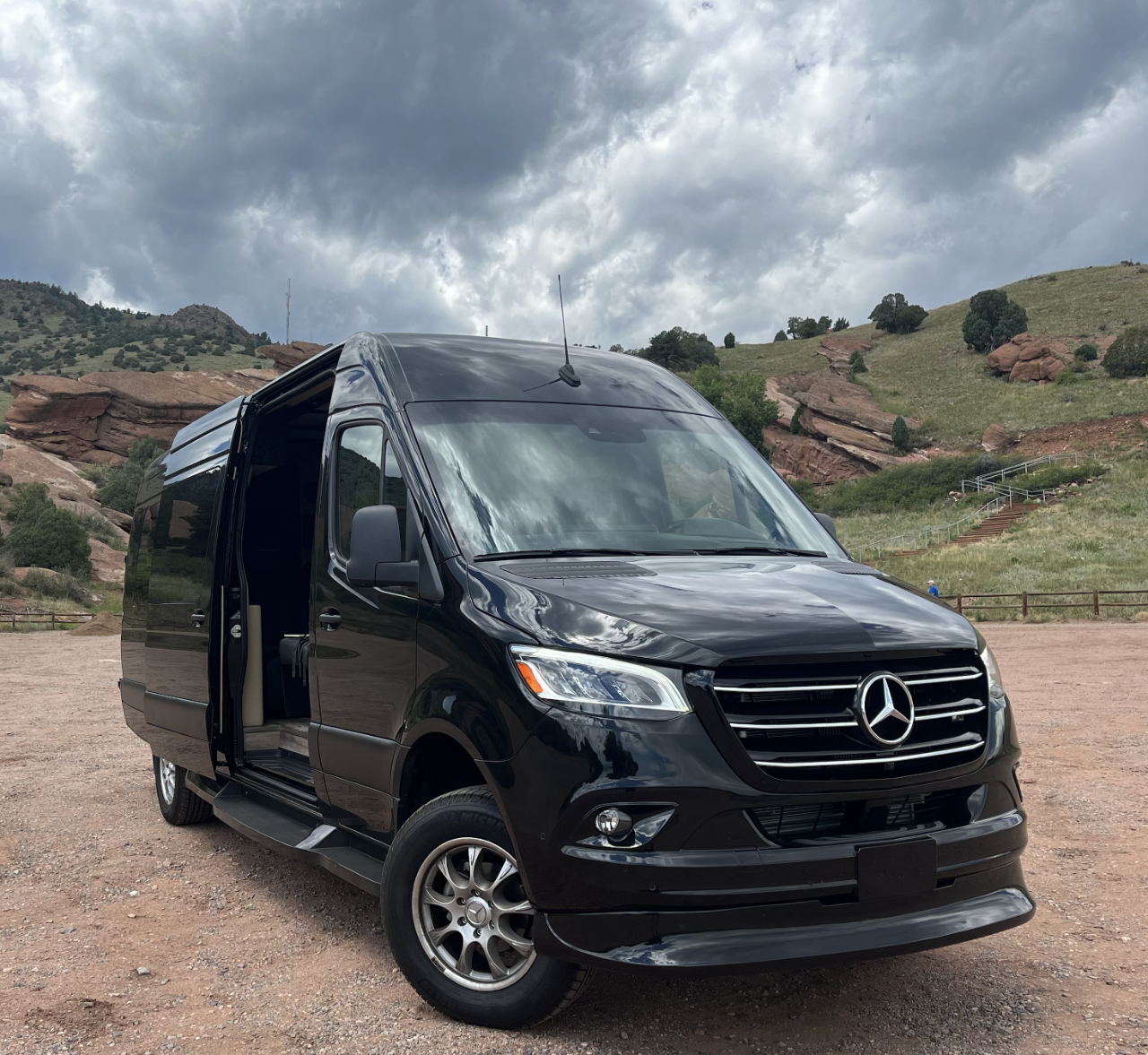 Daily Rental - Mercedes-Benz 4x4 RoadJet Limo Sprinter Van 