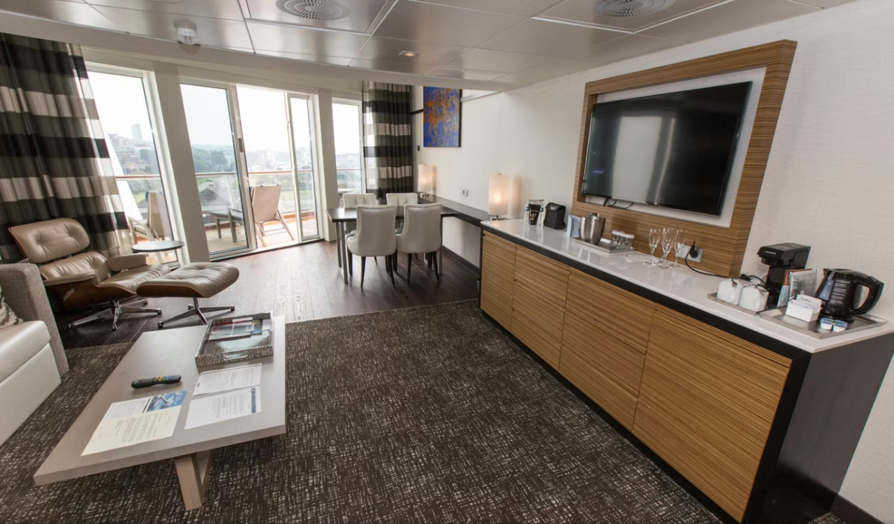 Royal Flush Voyager - Owner's Loft Suite