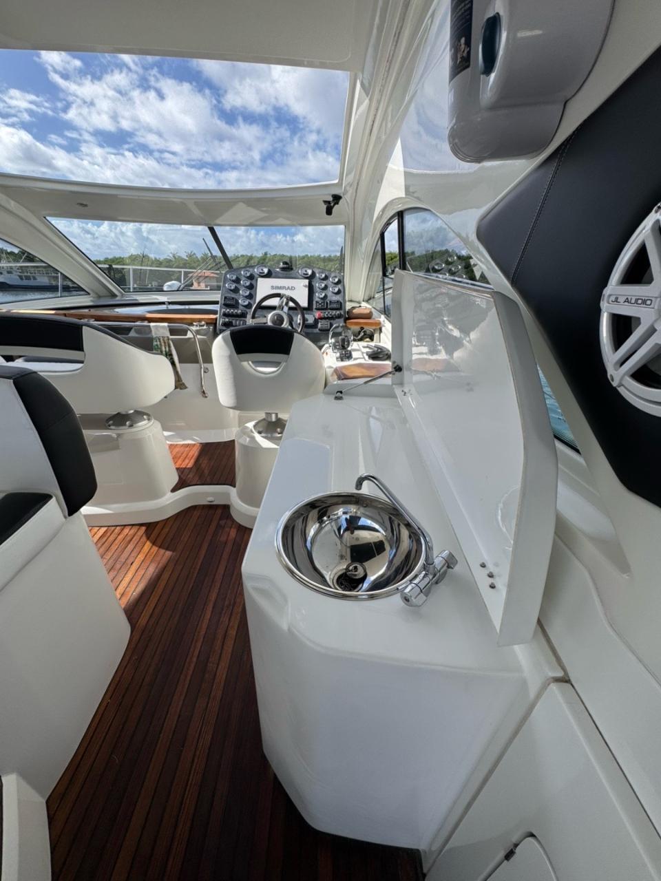 Silver Package - 5 Nights, 6 Days All-Inclusive Private Yacht Roatan Island Getaway