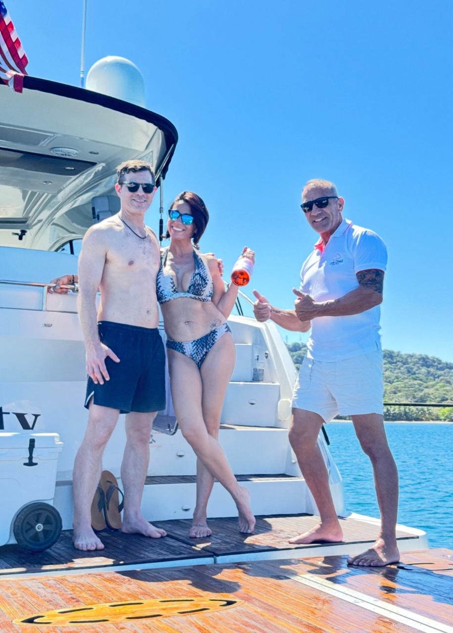 Gold Package - 6 Nights, 7 Days All-Inclusive Private Yacht Roatan Island Getaway