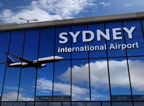 Sydney Airport < > Sydney CBD