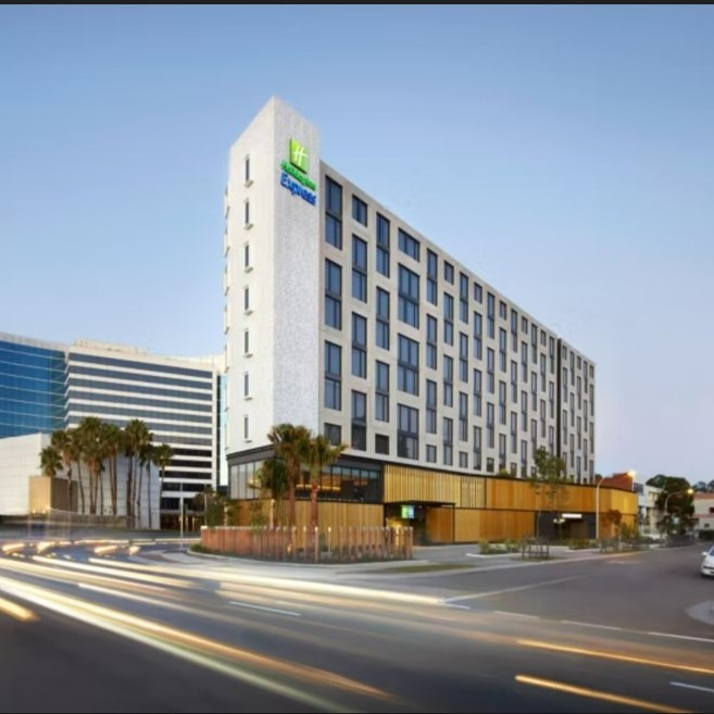 Overseas Passengers Terminal to Holiday Inn Express