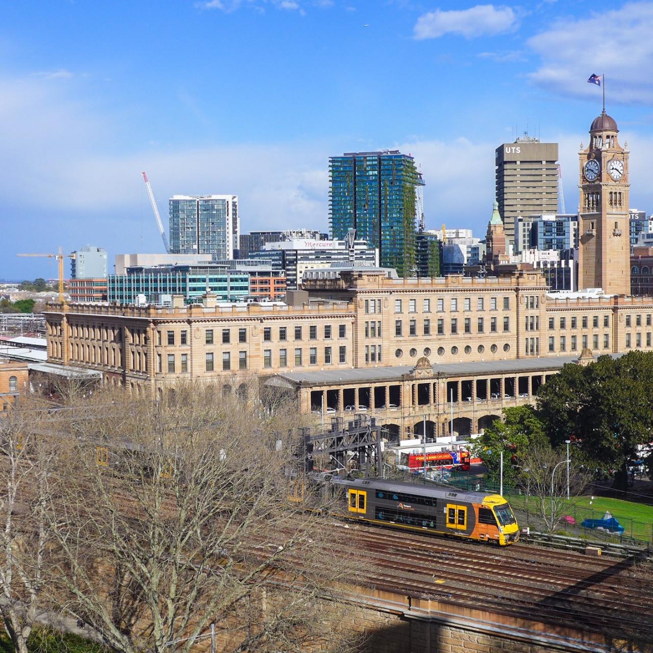 Stamford Plaza Sydney Airport to Central Station 