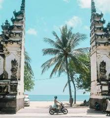 Kuta Beach and Uluwatu Temple Tour: Sun, Surf, and Sunset_