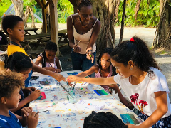 Atelier de peinture de maisons créoles traditionnelles