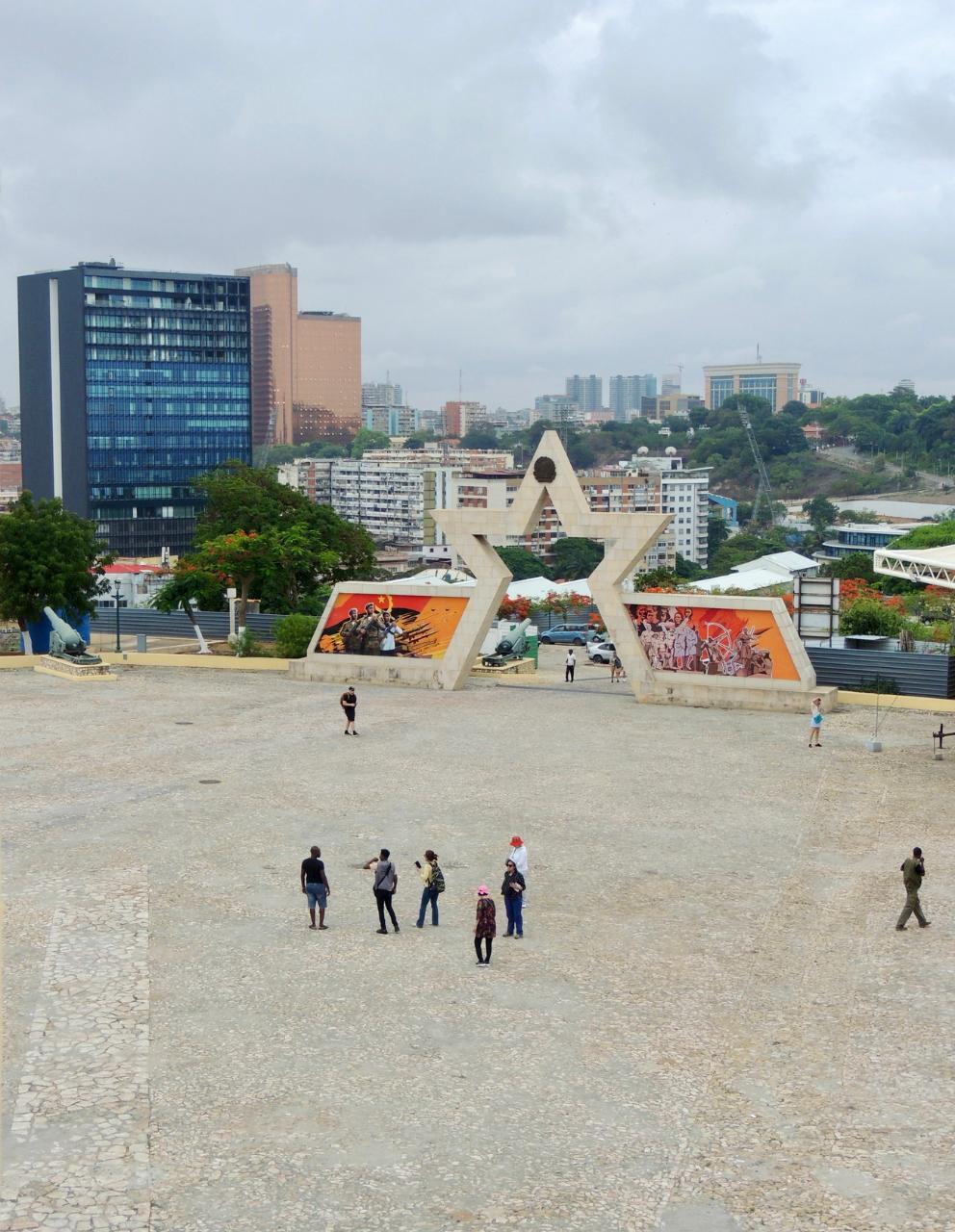 Luanda City Tour: Expelore Walking in Luanda