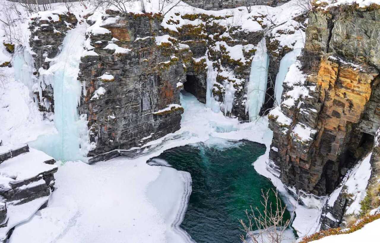 From Abisko: Abisko & Björkliden Guided Day Tour with Lunch