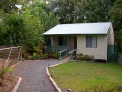 Accommodation: Wombat Cottage